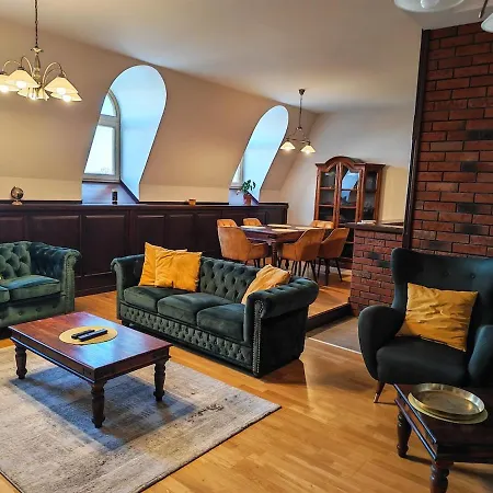Velvet Attic Elegance - Luxe 3br Center Nagykoros