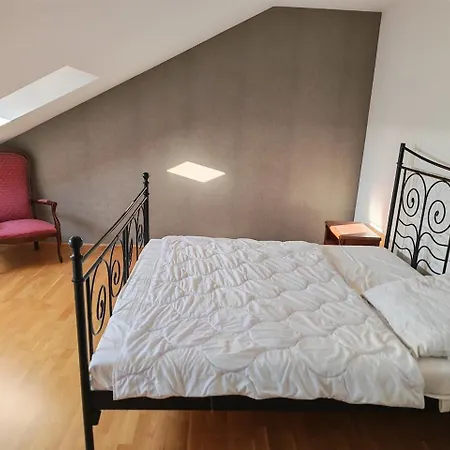Velvet Attic Elegance - Luxe 3br Center *