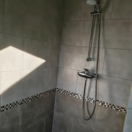 Velvet Attic Elegance - Luxe 3br Center Appartement *