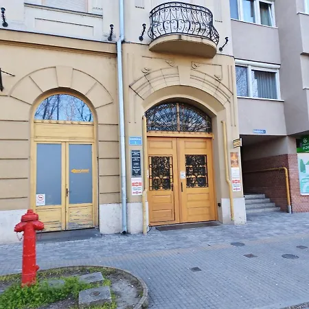 Velvet Attic Elegance - Luxe 3br Center Appartement Nagykoros