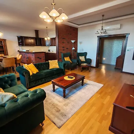 Velvet Attic Elegance - Luxe 3br Center Appartement *