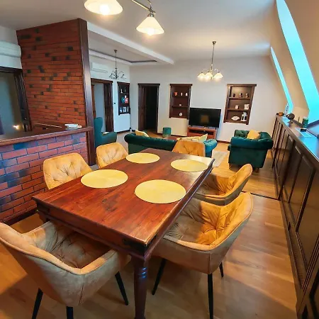 Velvet Attic Elegance - Luxe 3br Center Appartement