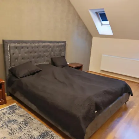 Appartement Velvet Attic Elegance - Luxe 3br Center
