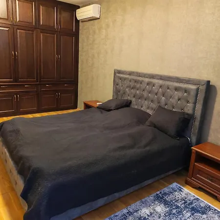 Velvet Attic Elegance - Luxe 3br Center Appartement